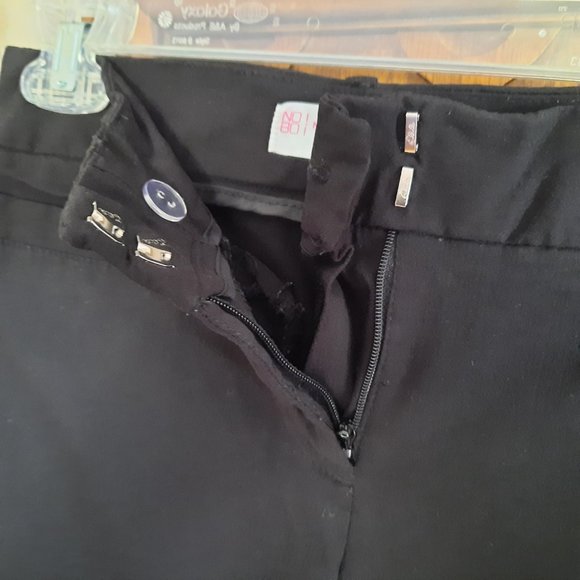 3/$10 Bi-Stretch Skinny Cropped Ankle Pants - Black, Size 2 - Picture 4 of 16
